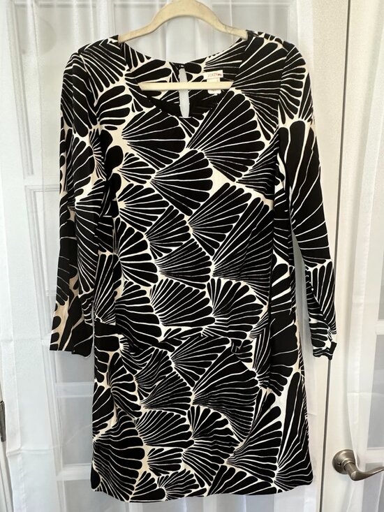 J. Crew Dresses & Skirts - J.Crew Black White Shell Print Shift Dress Size 8 Rayon Lined 3/4 Sleeve
